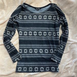 Black & white snowflake print women's thermal top